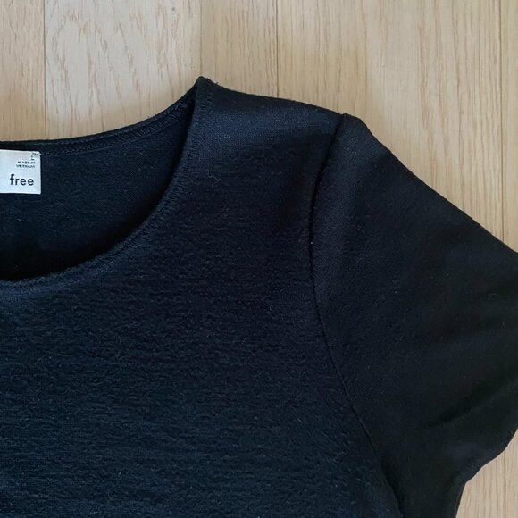 Aritzia T-Shirt Dress - Picture 2 of 3